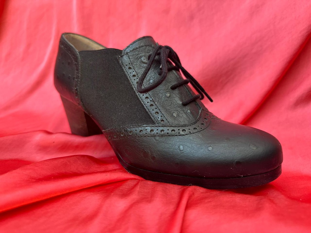 Zapato Begoña Cervera mod. Picado color negro talla 36.5