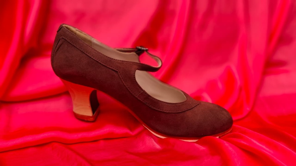 Zapato Begoña Cervera mod. Salon Correa color Chocolate talla 40