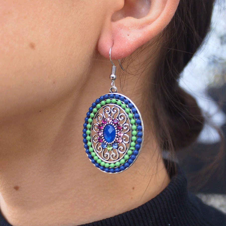 [ARE00124007] Aretes Flor y chaquira (Azul Rey)