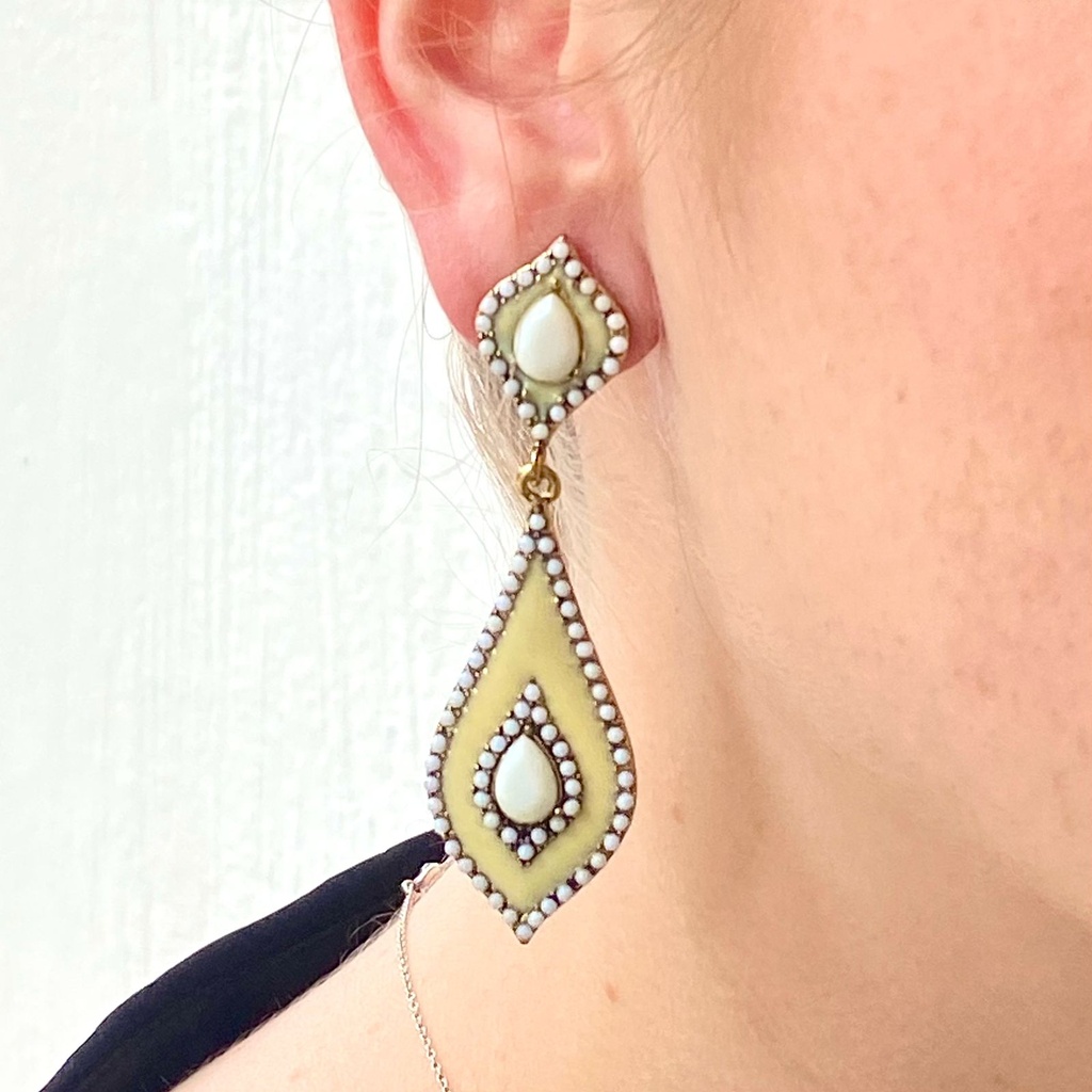 Aretes de metal camafeo y rombo