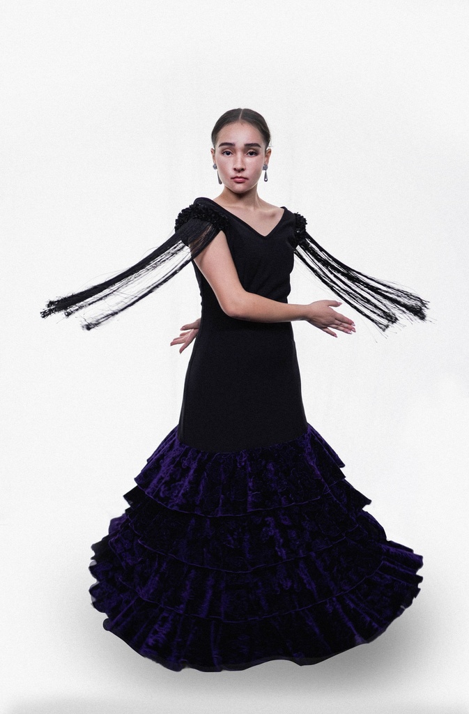 Vestido Loreta negro olanes morados