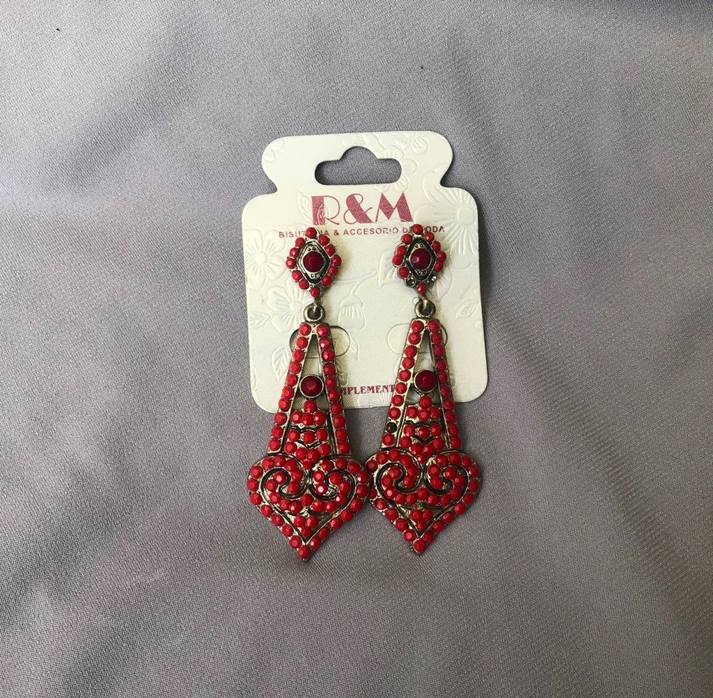 Aretes alargados con corazón 