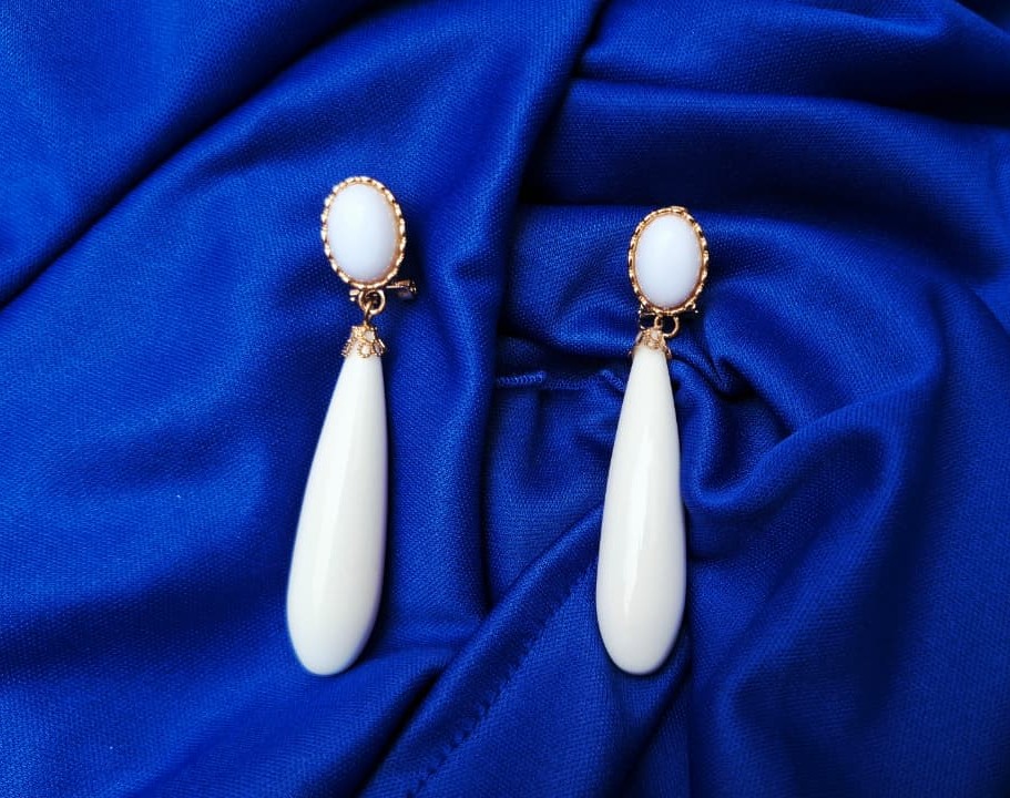 Arete camafeo sencillo