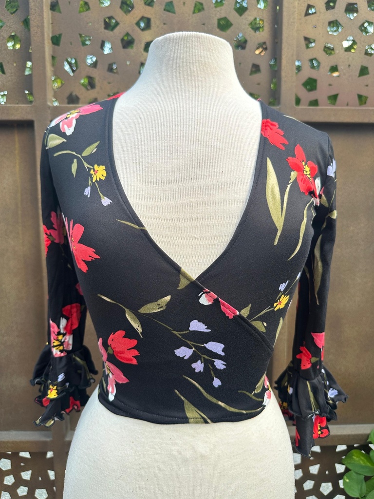 Torera negra con flores 