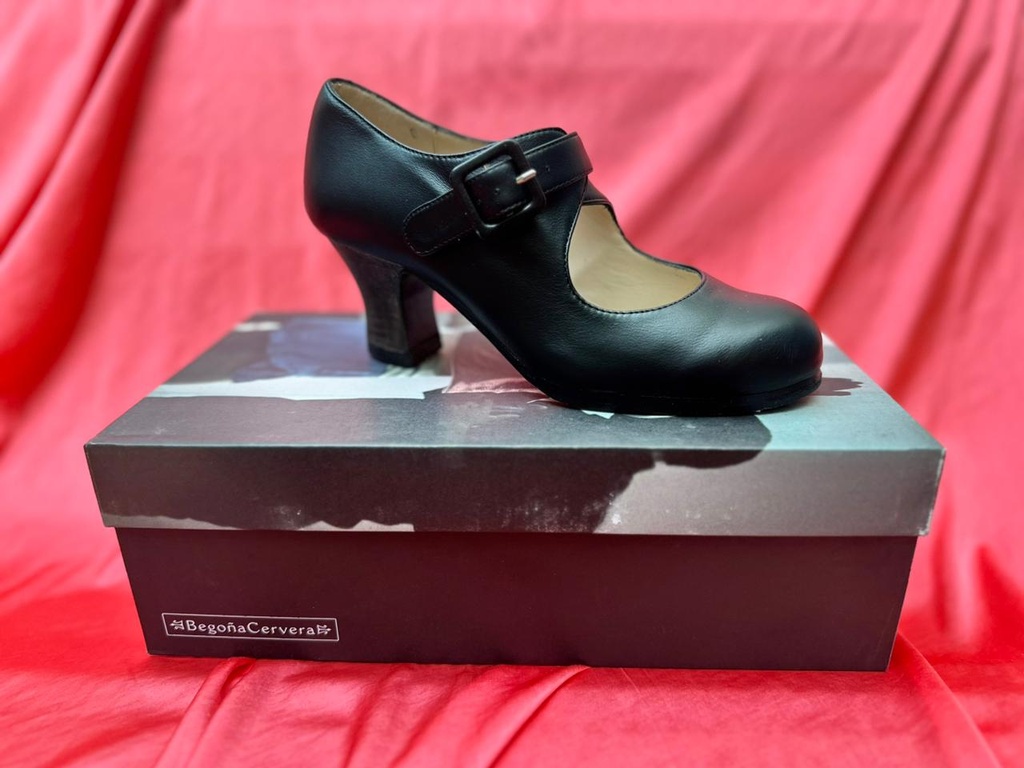 Zapato Begoña Cervera mod. Tablas color Box Negro talla 36