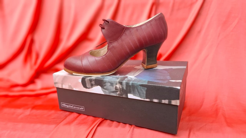 [ZBC00432T41] Zapatos Begoña Cervera mod. Guatiné color Burdeos talla 41