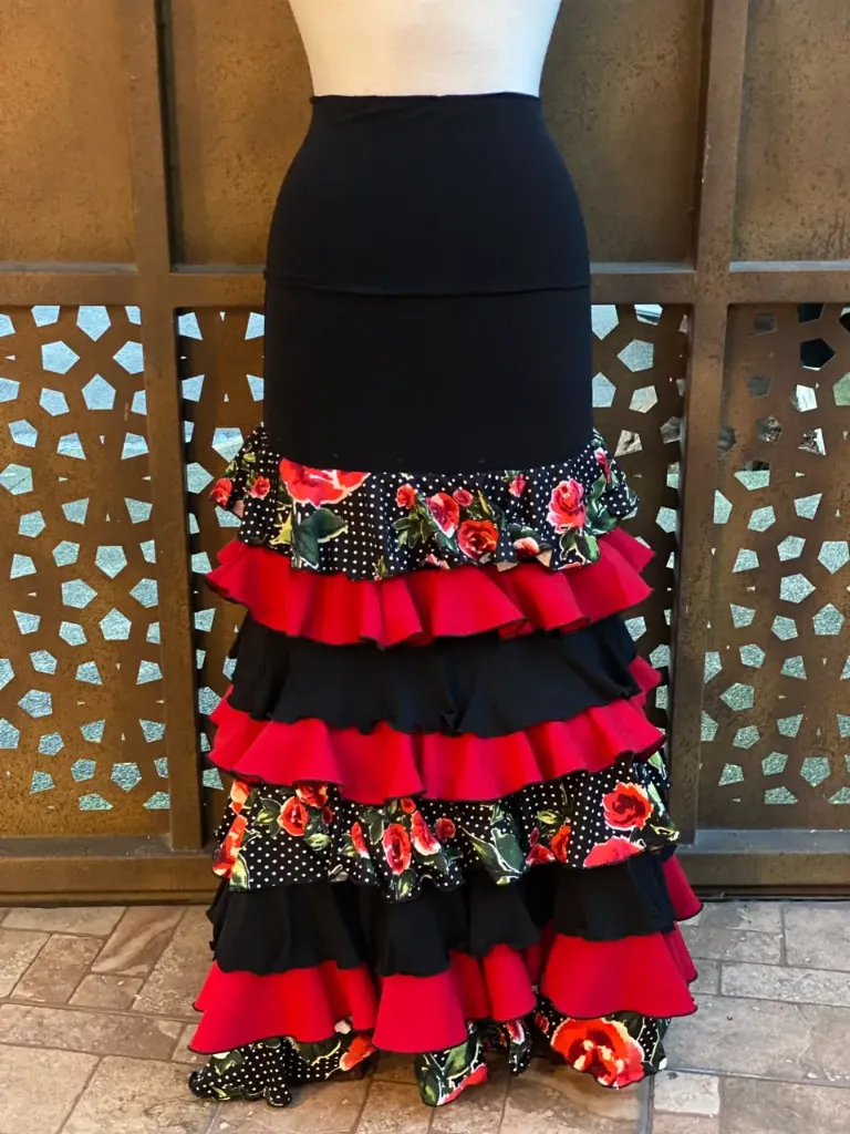 Falda gitana negra olan rojo, negro, lunares y flor grande