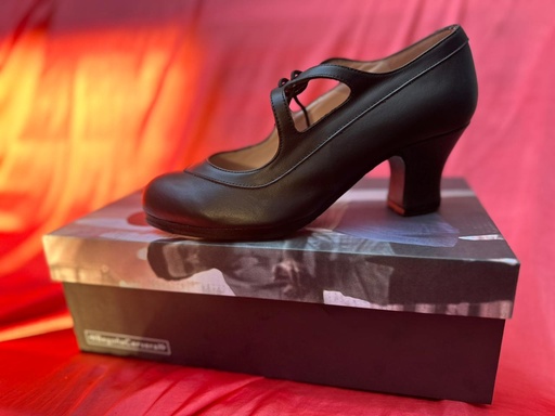 [ZBC00407T] Zapato Begoña Cervera mod. Candor color Box negro tacón negro talla 37.5