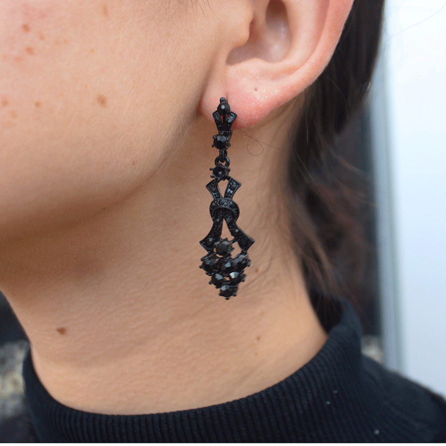 [ARE00130001] Aretes negros con pedrería