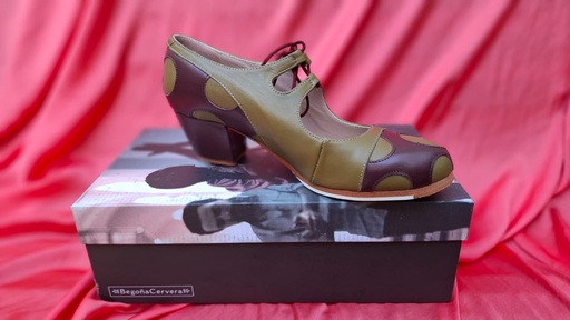 [ZBC00464T39] Zapato Begoña Cervera mod. Hechizo color Box Burdeos talla 39